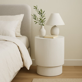 Vedro הדום Ribbed Column – עיצוב פיסולי בגוון לבן קרמיקה