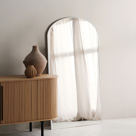 BOHO11 מראה חצי עגולה גדולה לקיר בצבע לבן – עיצוב מודרני