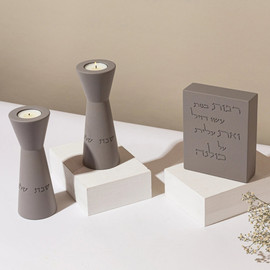 SURI סט פמוטים גבוהים מבטון טבעי עם ברכת אשת חיל - דגם Lady Of Spirit
