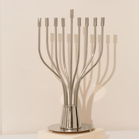 SURI חנוכיה ענקית בעיצוב מרהיב מניקל וציפוי זהב - דגם The Holy Spirit