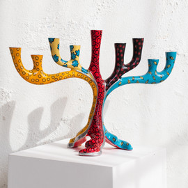 SURI חנוכיה מיוחדת ויוקרתית מאלומיניום יצוק צבועה בעבודת יד - דגם Safari Style