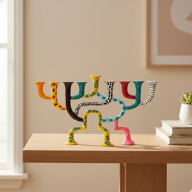SURI חנוכייה גרפית מתפתלת בעבודת יד – פריט חג יוקרתי עם נוכחות - דגם Loopa