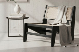 קורי ייבוא ופרוייקטים KOR-E Serra Chair- כורסה מעוצבת מעץ מלא בצבע שחור וראטן טבעי