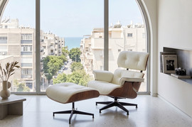 קורי ייבוא ופרוייקטים כורסת מנהלים/ כורסת טלוויזיה מעץ אגוז ועור אמיתי בצבע שמנת