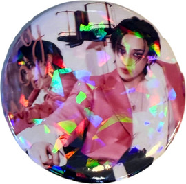 Anime Market סיכת Hyunjin הולוגרפית מנצנצת – Stray Kids