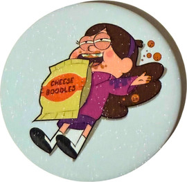 Anime Market סיכת מייבל עם Cheese Doodles – סיכה מנצנצת 58 מ״מ | Gravity Falls