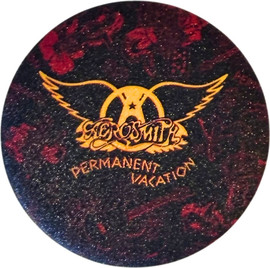Anime Market סיכת Aerosmith Permanent Vacation – סיכת רוק קלאסית 58 מ״מ
