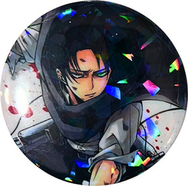 Anime Market סיכת לוי בתלבושת הקלאסית – Attack on Titan | סיכת אספנות מנצנצת 58 מ”מ — ראשון