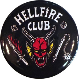 Anime Market סיכת Hellfire Club – Stranger Things | קוטר 44 מ״מ — רקע שחור