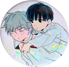 Anime Market סיכת Ivan & Till מנצנצת 58 מ״מ – Alien Stage — איבן וטיל ברקע לבן