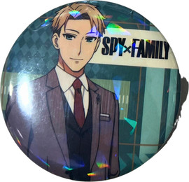 Anime Market סיכת לויד פורג’ר מנצנצת – סיכה לאספנים מ-Spy x Family בקוטר 58 מ”מ — עיצוב ראשון