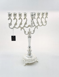 הכל כלול חנוכייה בגימור מוכסף, 42 ס״מ