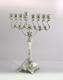 הכל כלול חנוכייה מוכספת בעבודת פיליגרן, 25/34 ס״מ