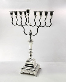 הכל כלול חנוכייה מוכספת בדגם אנגלי, 29/42 ס״מ