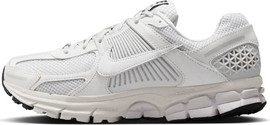 NIKE נעלי סניקרס Nike לנשים דגם Zoom Vomero 5