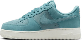 NIKE נעלי סניקרס Nike לנשים דגם Air Force 1 '07