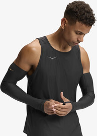 Hoka U AIROLITE ARM SLEEVES – שרוולי ידיים אירולייט לריצה בצבע שחור/זהב