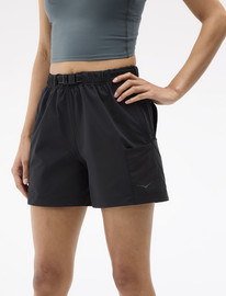 Hoka HOKA W WOODLAND HIKE SHORT - מכנסי ספורט קצרים הוקה לנשים בצבע שחור