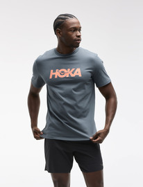 Hoka HOKA CORE LOGO CTN SS TEE - חולצה קצרה הוקה לגברים בצבע נייבי דהוי