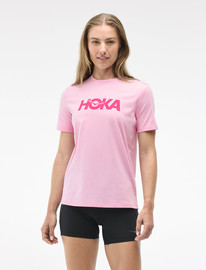 Hoka HOKA CORE LOGO CTN SS TEE - חולצה קצרה הוקה לנשים בצבע ורוד מסטיק