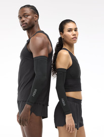 Hoka HOKA RACE DAY ARM SLEEVE - שרוולי ידיים הוקה בצבע שחור
