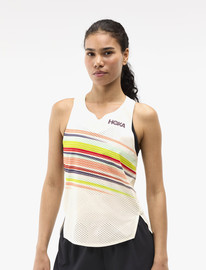 Hoka Hoka Race Day Singlet - גופיית ספורט הוקה לנשים בצבע אלבסטר פלייר