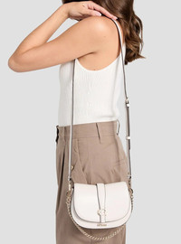 GUESS תיק Guess Carrie Mini Flap Crossbody נשים - גס - Beige