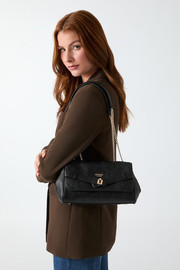 GUESS תיק Guess Ella Logo Cnvrtble Xbody Flap נשים - גס - Black