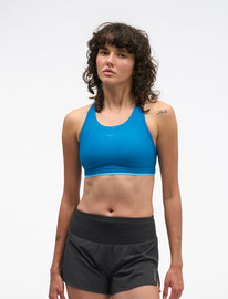 Hoka HOKA W HUPANA SPORTS BRA REMOVABLECUP - גוזיית ספורט הוקה לנשים בצבע כחול לילה זוהר