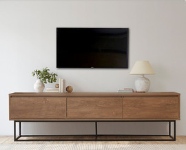 Twins design מזנון עומד ברוחב 180 ס"מ בצבע עץ ככה עם רגלי מתכת דגם פניקס מבית Twins Design