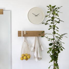 COLLECTIE KORA HANGERS מתלה מתכת עם חזית עץ מעוצב לקיר בצבע פחם ברוחב של 80 ס"מ