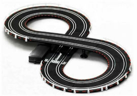 Carrera מסלול מירוצים חשמלי באורך 2.4 מטרים כולל שתי מכוניות של קפטן אמריקה ואיירון מן מהנוקמים