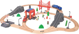 Tooky Toy סט רכבת עץ עם קטר חשמלי, תחנת כיבוי ואביזרים 70 חלקים
