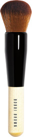 BOBBI BROWN מברשת מייקאפ עגולה ודחוסה, ליצירת כיסוי גבוה ברגע
