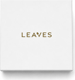 LEAVES קופסת אריזה של LEAVES בצבע לבן עם סגירת מגנט.