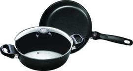 Swiss Diamond סט מחבת וסיר נמוך 3 ל' 24 ס"מ + מכסה זכוכית nonstick מחוזק בגבישי יהלומים תוצרת Swiss Diamond