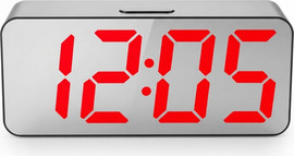 SAKAL שעון מראה מעורר דיגיטלי שחור עם LED אדום – ספרות 5.5 ס"מ, השכמה כפולה, תצוגה מתחלפת של שעה, תאריך וטמפרטורה – הפעלה בחשמל או באמצעות סוללות
