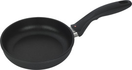 Swiss Diamond מחבת 20 ס"מ אינדוקציה nonstick מחוזק בגבישי יהלומים תוצרת Swiss Diamond