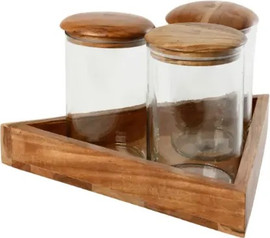 B-DECOR סט 3 צנצנות זכוכית עם מכסי עץ על מגש עץ משולש – HAKSHIA