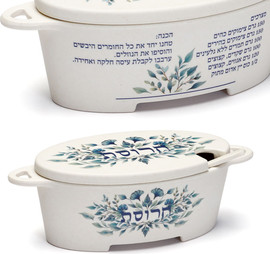הכל כלול כלי אובלי לבן מבמבוק לחרוסת בעיצוב פרחים בגוון כחול כולל מתכון מודפס