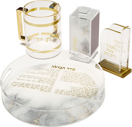B-DECOR סט הבדלה אקריליק הכולל מעמד גפרורים, מתקן בשמים ומגש עגול מעוצב עם כיתוב סדר הבדלה שיש לבן + נטלה