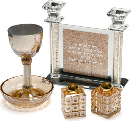BOHEMIA סט שבת קריסטל ענבר הכולל פמוטים וגביע