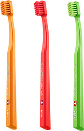 Curaprox קורפרוקס מארז 3 מברשות שיניים לילדים מגיל ארבע ומעלה לצחצוח עדין לכפות ידיים קטנות Kids Ultra Soft
