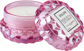 VOLUSPA נר מקרון זכוכית‏ 51 גרם - Rose Petal Ice Cream