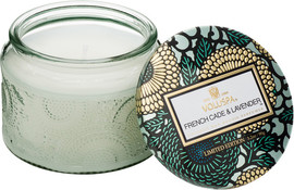 VOLUSPA נר ריחני בצנצנת זכוכית French Cade & Lavender - Petite