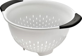 OXO מסננת פלסטיק לבנה 2.8 ליטר SW מבית OXO