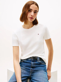 TOMMY HILFIGER חולצת טישירט קצרה טומי הילפיגר Flag Embroidery Crew Neck Slim נשים - טומי הילפיגר - Beige