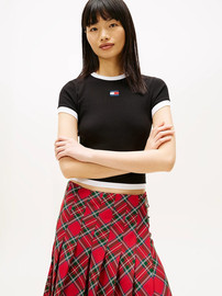 TOMMY HILFIGER חולצת טישירט קצרה טומי הילפיגר Badge Ribbed Slim נשים - טומי הילפיגר - Black
